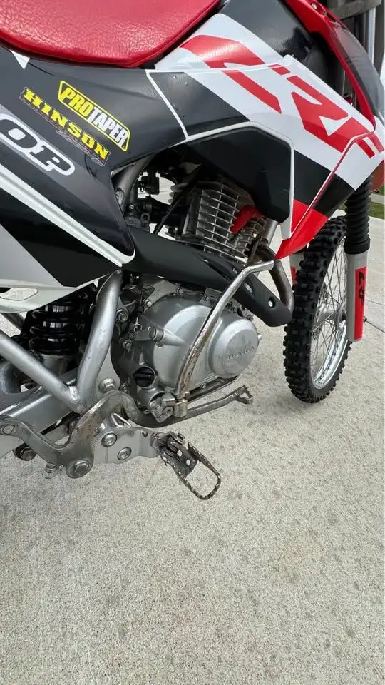  2017 HONDA CRF125F-RED! in Dirt Bikes & Motocross in Edmonton - Image 4