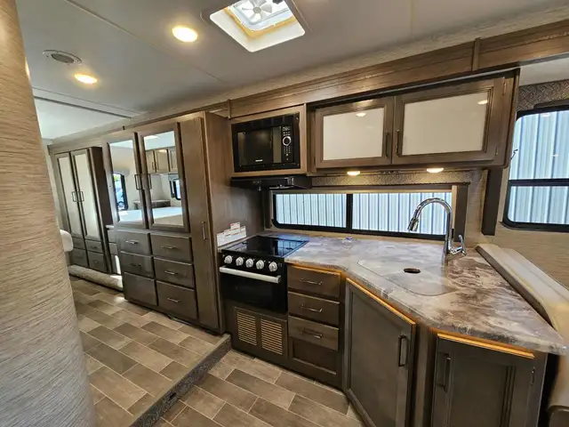 2022 Thor Chateau 31WV in RVs & Motorhomes in Moncton - Image 9