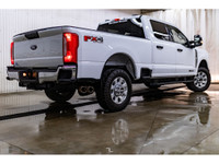 **ACCIDENT FREE - MECHANICALLY CERTIFIED** 23,892 KM This 2023 Ford F-350 4x4 Crew Cab XLT FX4 is po... (image 6)