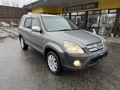 2005 Honda CR-V AWD We just got this CR-V from Japan, it's in mint condition! It has the 2.4 4 cylin...