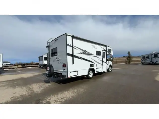 2023 EAST TO WEST Entrada 2200S in RVs & Motorhomes in Red Deer - Image 9