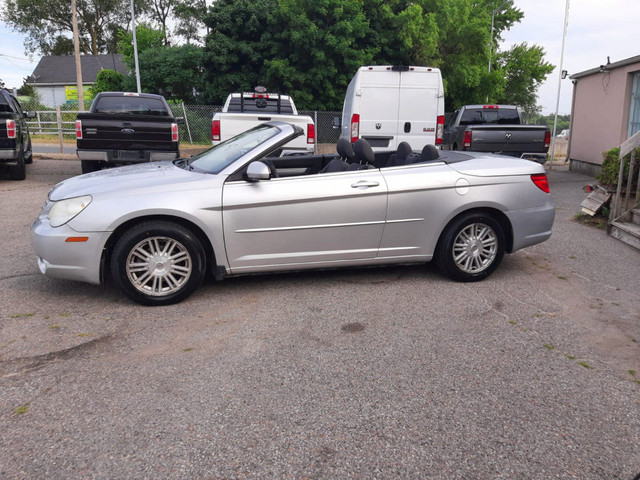 2009 Chrysler Sebring Conv Touring 2dr V6 2.7L in Cars & Trucks in City of Toronto - Image 2