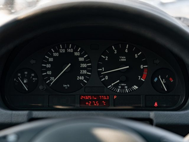 2002 BMW X5 Series 3.0i in Cars & Trucks in Barrie - Image 3