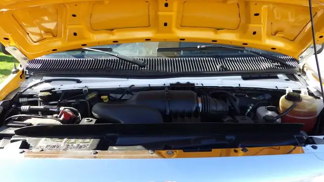 2015 ford Econoline E-450 Cube Van With Bucket in Heavy Trucks in Richmond - Image 38