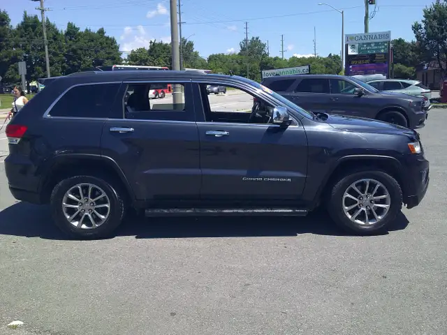 2015 Jeep Grand Cherokee Limited in Cars & Trucks in Ottawa - Image 8