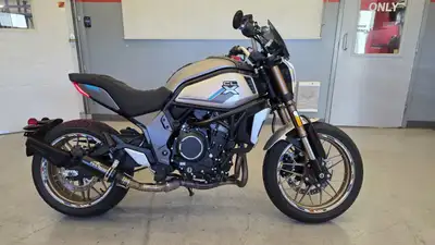 Cutting-edge design meets vintage charm with this CL-X 700 Heritage naked bike! A perfect blend of m...
