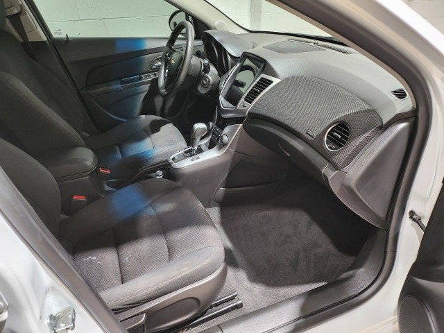 2015 Chevrolet Cruze in Cars & Trucks in Windsor Region - Image 4