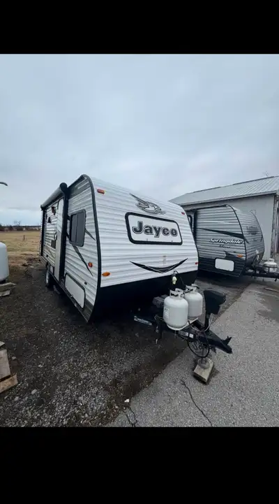 2017 Jayco Jay Flight SLX 174BH – Lightweight Bunkhouse – Financing Available! Take your camping adv...