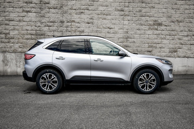 2020 Ford Escape SEL 4WD • NAV • HEATED SEATS • PARK ASSIST in Cars & Trucks in Cornwall - Image 2