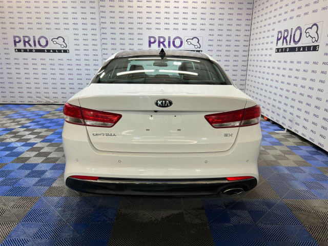 2017 Kia Optima in Cars & Trucks in Ottawa - Image 4