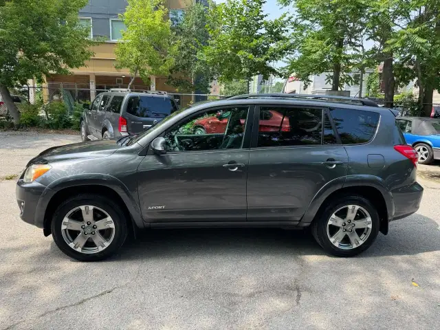 2010 Toyota RAV4 SPORT V6 - 4X4 in Cars & Trucks in City of Toronto - Image 3