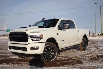 This Ram 3500 has a dependable Intercooled Turbo Diesel I-6 6.7 L/408 engine powering this Automatic...