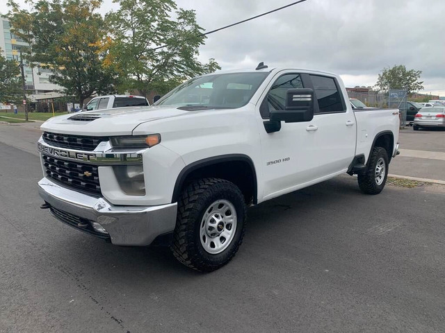 2022 Chevrolet SILVERADO 3500HD LT Crew Cab Short Box 4WD in Cars & Trucks in City of Toronto - Image 3