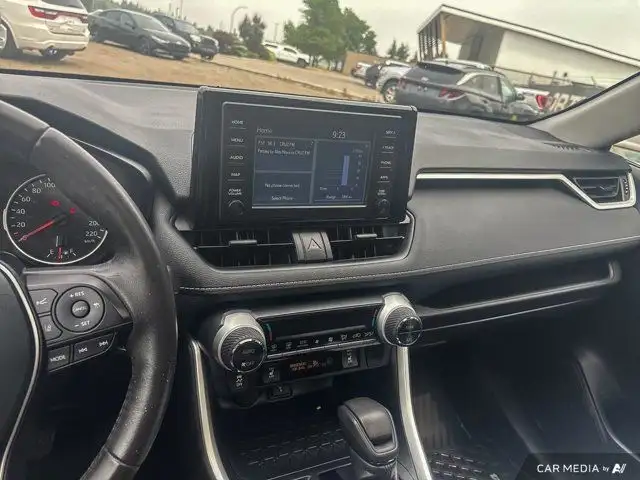 2020 Toyota RAV4 XLE | AWD | Sunroof | Heated Seats | Back Up in Cars & Trucks in Saskatoon - Image 21