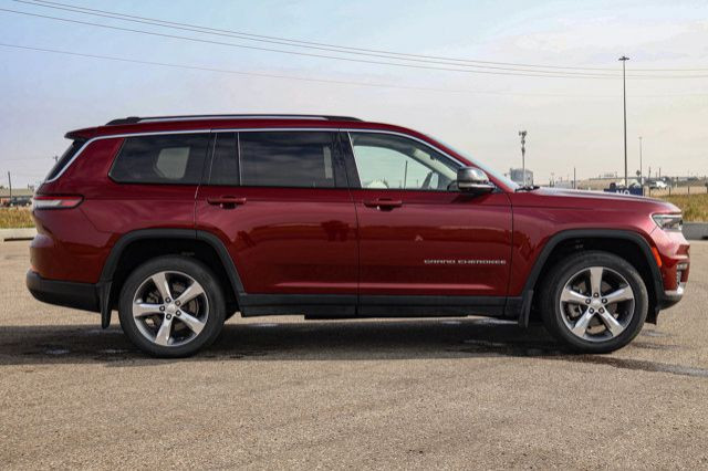 2022 Jeep Grand Cherokee L Limited in Cars & Trucks in Strathcona County - Image 4