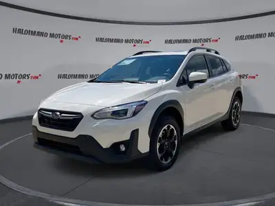 This Subaru Crosstrek has a strong Gas 4cyl 2.0L engine powering this Variable transmission. Sunroof...