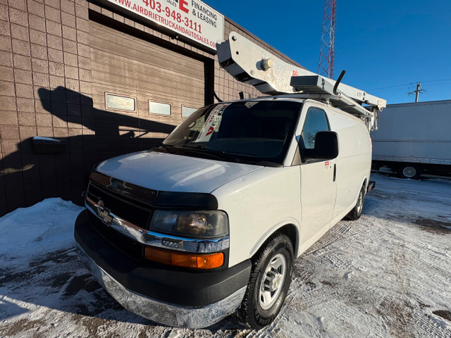 2008 Chevrolet Express 3500 Bucket Van 34 FT LOW KM! in Cars & Trucks in Calgary - Image 2
