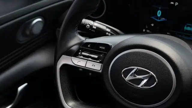 2023 Hyundai Elantra Luxury | Leather | Sunroof | Navigation |S in Cars & Trucks in Guelph - Image 19
