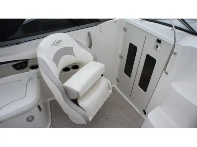 2013 Stingray Boat Co 208CR VOLVO V6-200CV in Powerboats & Motorboats in Longueuil / South Shore - Image 3