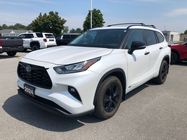 2024 Toyota Highlander hybrid XLE LOW KMS in Cars & Trucks in Belleville