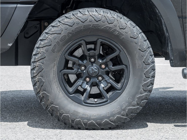 2021 Ram 1500 Classic WARLOCK | HEMI | CREW CAB | 4X4 | 1 OWNER  in Cars & Trucks in Woodstock - Image 4