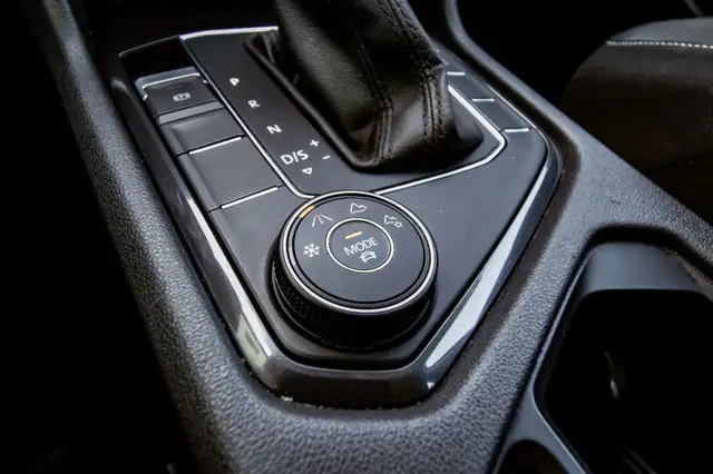2021 Volkswagen Tiguan Trendline 4MOTION • HEATED SEATS • CP/AA dans Autos et camions dans Ottawa - Image 27