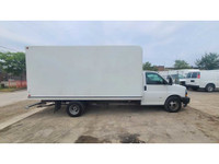 2019 GMC Savana G3500 16Ft Unicell Fiberglass Box (7Ft Inside Height). Equipped with 6.0L V8 Gasolin... (image 3)