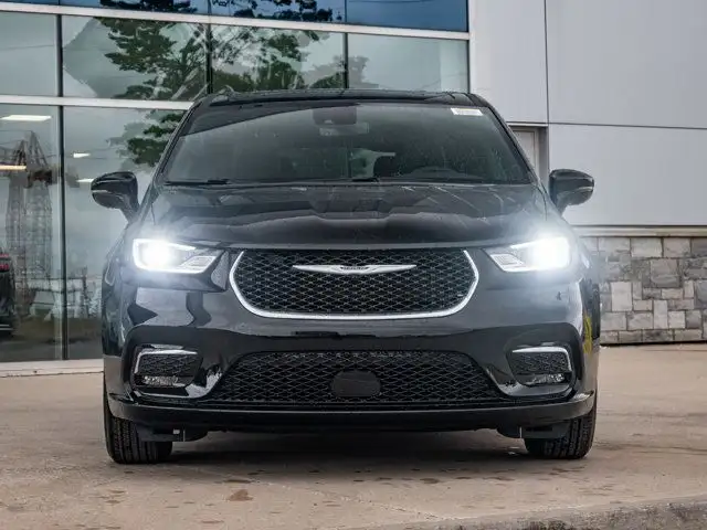 2025 Chrysler Pacifica Select in Cars & Trucks in Barrie - Image 12