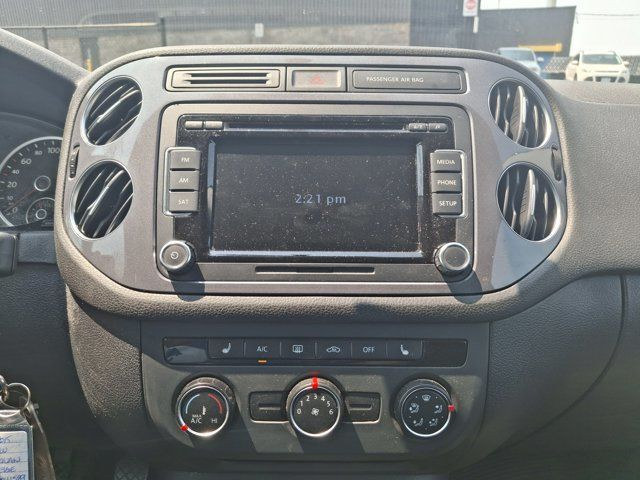 2015 Volkswagen Tiguan Trendline | 6-Speed Manual | Cruise in Cars & Trucks in Guelph - Image 4