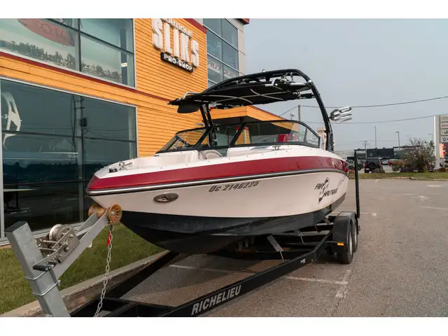 2009 Nautique 216V in Powerboats & Motorboats in Granby - Image 4