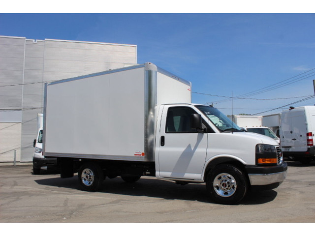 2025 GMC Savana CUBE 12 PIEDS ROUE SIMPLE 6.6 LITRES 117 KM in Cars & Trucks in Laval / North Shore - Image 2