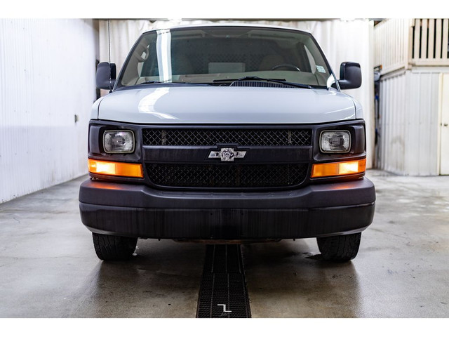 2014 Chevrolet Express 2500 Extended Cargo Van in Cars & Trucks in Grande Prairie - Image 4