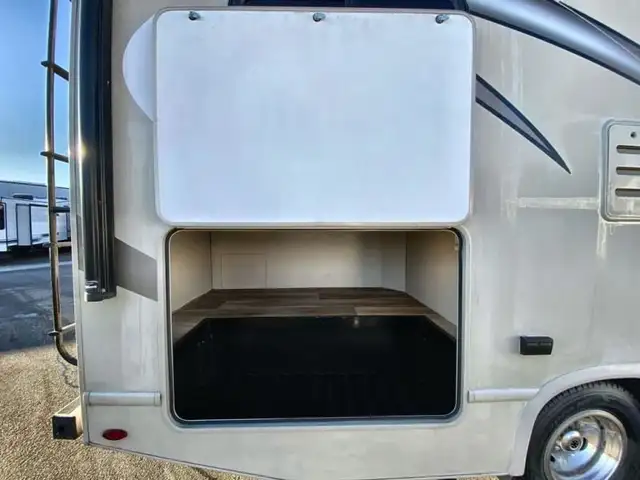 2020 Thor Motor Coach Chateau 22E in RVs & Motorhomes in Abbotsford - Image 34