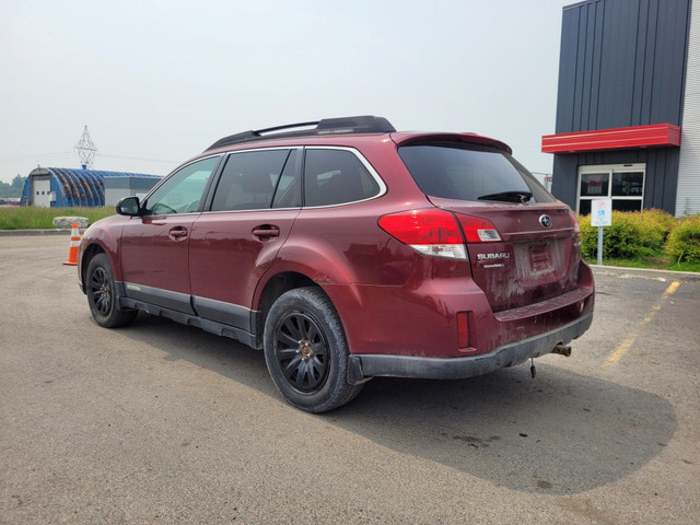 2011 Subaru Outback 2.5i Premium in Cars & Trucks in Ottawa - Image 3
