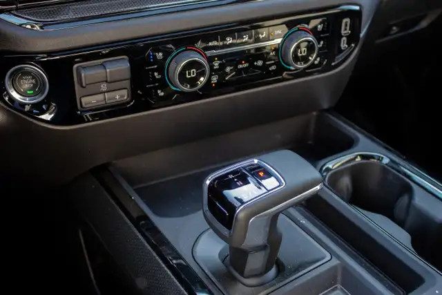 2025 Chevrolet Silverado Short BOX ZR2 1500 3.0L Duramax * GM CE in Cars & Trucks in Edmonton - Image 13
