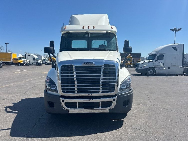 2019 Freightliner X12564ST in Heavy Trucks in Edmonton - Image 2