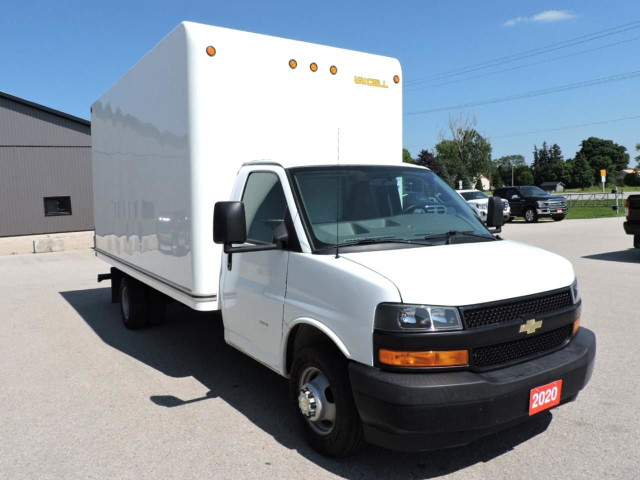 2020 Chevrolet Express 3500 Van 6.0L V8 16X8 Foot Box New Brakes in Cars & Trucks in Stratford