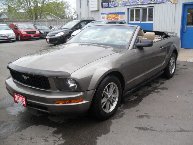 2005 Ford Mustang LEATHER-GET READY FOR SUMMER in Cars & Trucks in Kitchener / Waterloo - Image 4