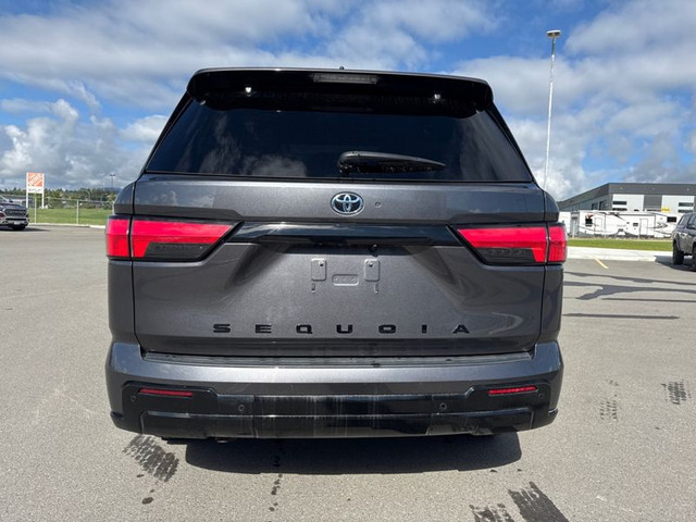 2024 Toyota Sequoia Platinum POWER RUNNING BOARDS / SUNROOF / PL in Cars & Trucks in Cranbrook - Image 4