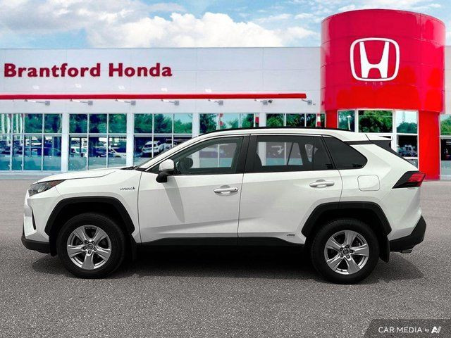 2021 Toyota RAV4 Hybrid LE in Cars & Trucks in Brantford - Image 2