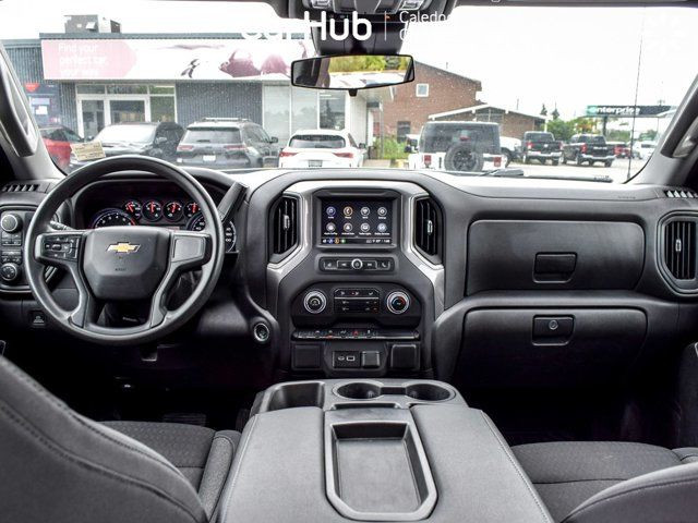 2023 Chevrolet Silverado 1500 Custom 4WD Crew Cab 147 in Cars & Trucks in Mississauga / Peel Region - Image 3