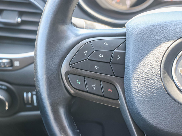 2021 Jeep Cherokee Trailhawk HEATED SEATS | HEATED STEERING |... in Cars & Trucks in London - Image 4
