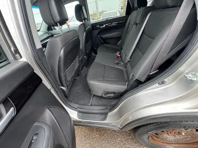 2015 Kia Sorento LX, AWD, V6, 2 SETS OF WHEELS, CERTIFIED in Cars & Trucks in London - Image 12