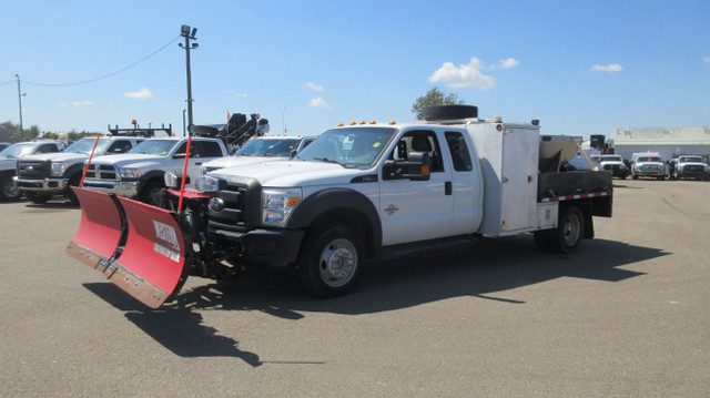 2016 Ford F-550 XLT EXTENDED CAB FLAT DECK WITH SNOW PLOW in Cars & Trucks in Edmonton - Image 2