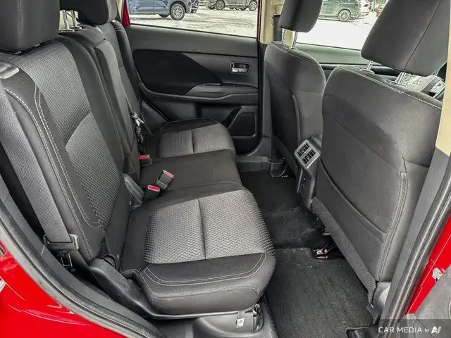 2019 Mitsubishi Outlander Essential | Bluetooth | Siege Chauffan in Cars & Trucks in Laval / North Shore - Image 29