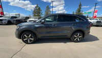 This Kia Sorento is equipped with: Cloth Seat Trim, Heated front seats, Radio: AM/FM/HD, 8 Inch Info... (image 7)
