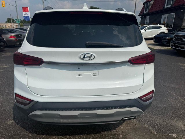 2019 Hyundai Santa Fe Luxury in Cars & Trucks in London - Image 4