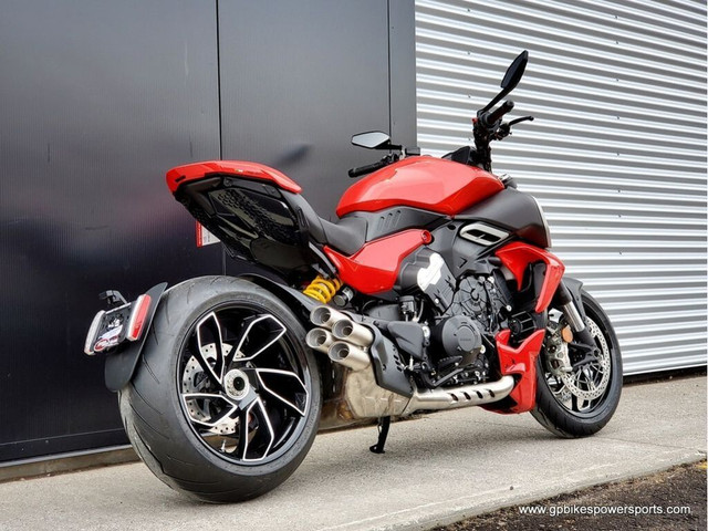  2024 Ducati Diavel V4 Red in Sport Bikes in Oshawa / Durham Region - Image 3