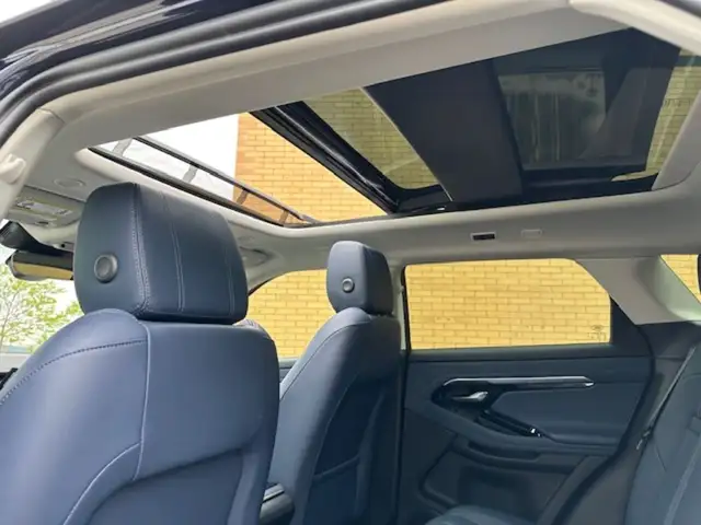 2021 Land Rover Range Rover Evoque P250 1 Owner Clean Carfax Pan in Cars & Trucks in Mississauga / Peel Region - Image 15