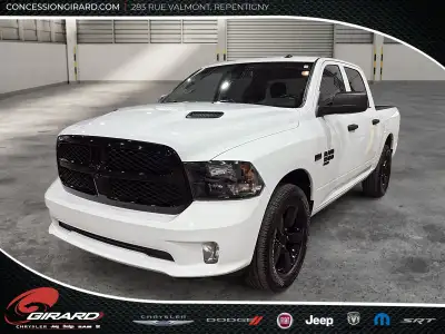 Conquérez la route avec ce RAM 1500 Classic 2022 équipé du légendaire moteur 5.7L V8 HEMI et d’un di...
